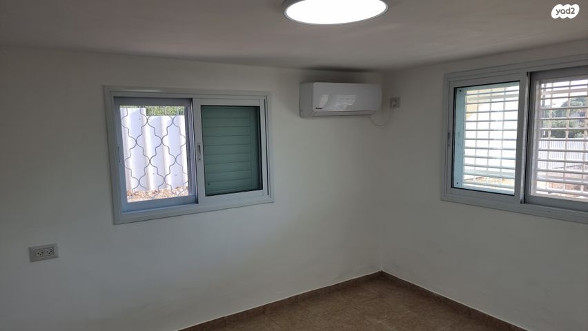 דירה, התאנה 34, נחם, נחם