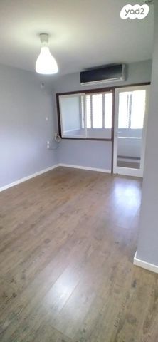 דירה, אח"י דקר 33, נווה שרת, תל אביב יפו