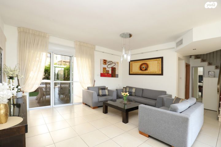 דו משפחתי, מודיעין מכבים רעות