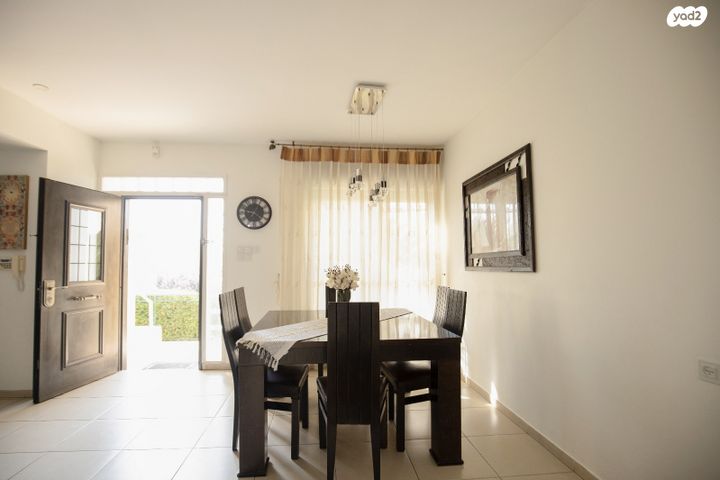 דו משפחתי, מודיעין מכבים רעות