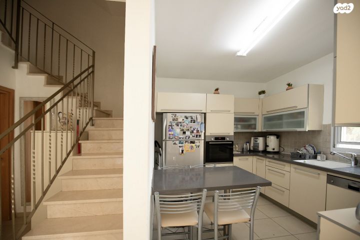 דו משפחתי, מודיעין מכבים רעות