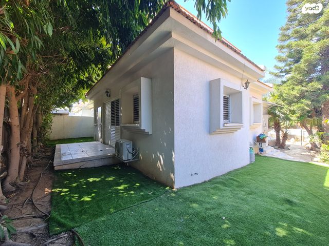 דו משפחתי, גן יבנה מערב, גן יבנה