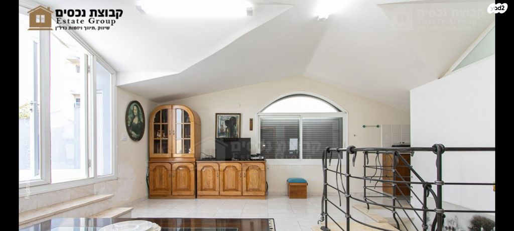 דו משפחתי, היובל, כרמל צרפתי, חיפה