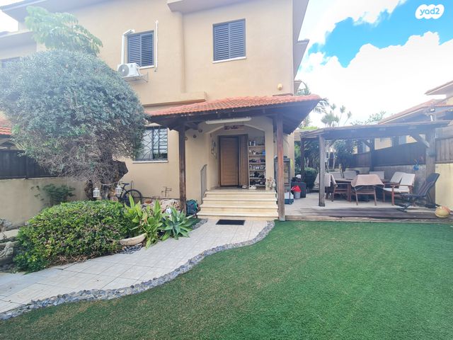 דו משפחתי, גן יבנה מערב, גן יבנה