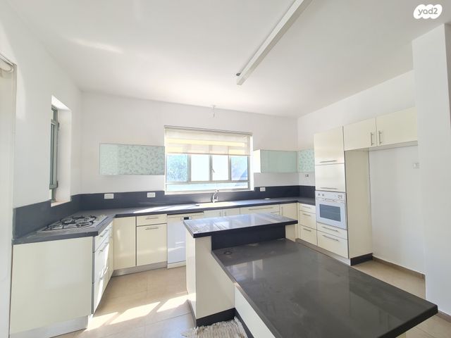 דו משפחתי, נאות הפרחים, גן יבנה