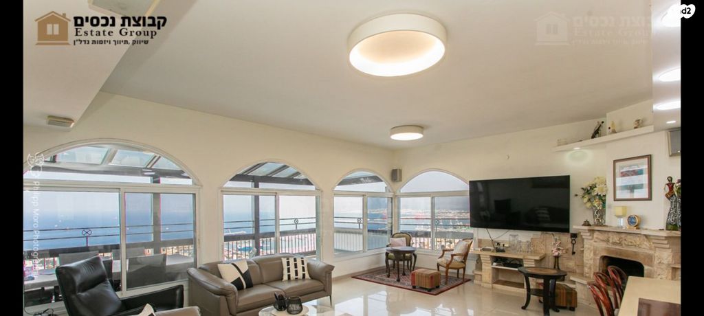 דו משפחתי, היובל, כרמל צרפתי, חיפה