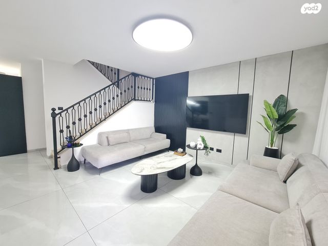 דו משפחתי, גן יבנה מערב, גן יבנה