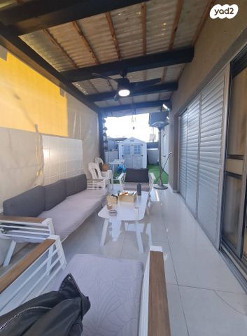 דו משפחתי, נאות הפרחים, גן יבנה