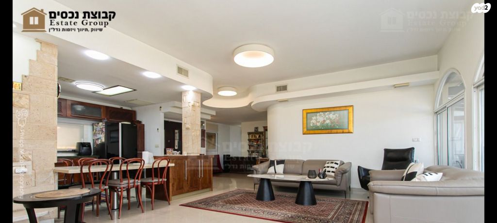 דו משפחתי, היובל, כרמל צרפתי, חיפה