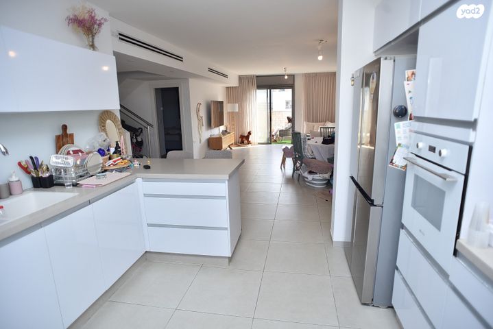 דופלקס, שרה אהרונסון, גדרה מזרח, גדרה