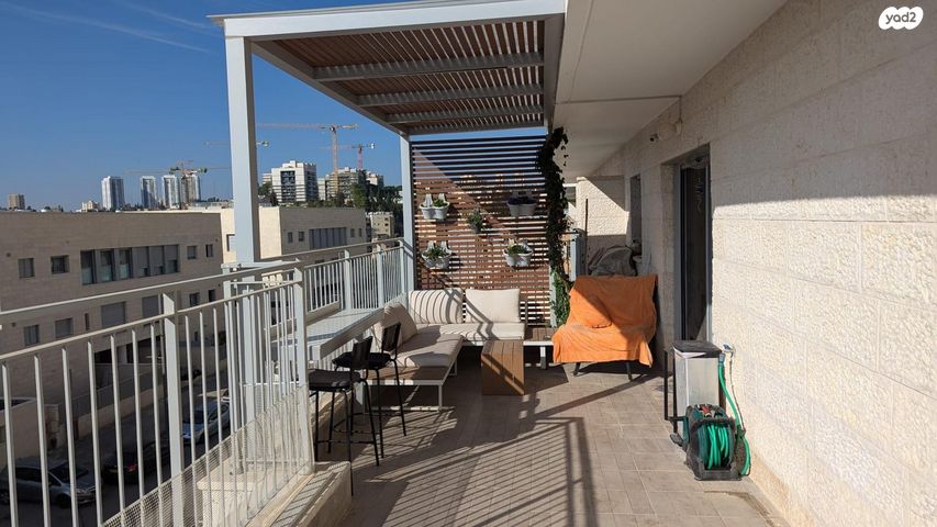 דירה, אדמונד סחייק, מלחה, מנחת, ירושלים