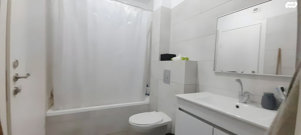 דירה, שרה אהרונסון, גדרה מזרח, גדרה