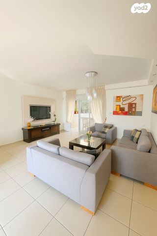 דו משפחתי, מודיעין מכבים רעות