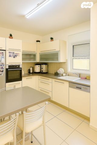 דו משפחתי, מודיעין מכבים רעות