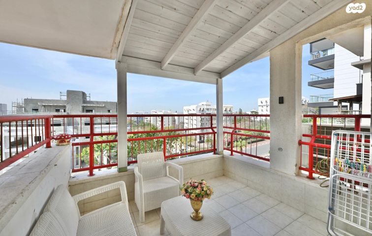 דירה, שאול טשרניחובסקי, רחובות