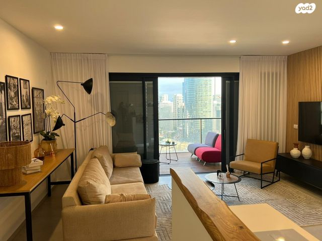 דירה, ניסים אלוני, צמרות איילון, פארק צמרת, תל אביב יפו