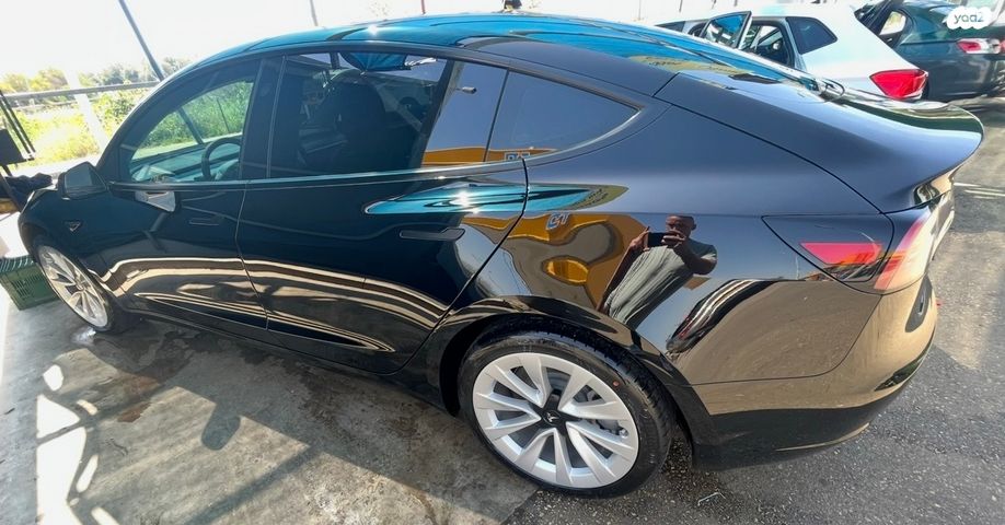 מודעת רכב טסלה מודל 3