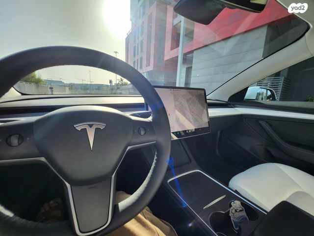 מודעת רכב טסלה מודל 3