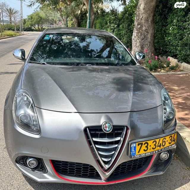 מודעת רכב אלפא רומיאו ג'ולייטה