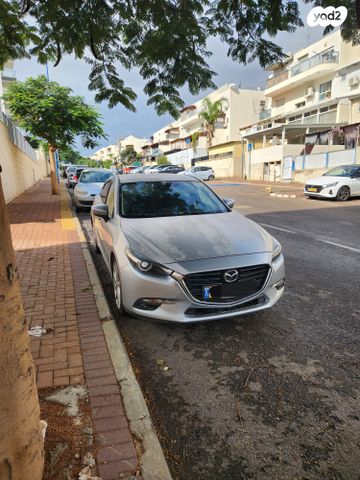 מודעת רכב מאזדה 3