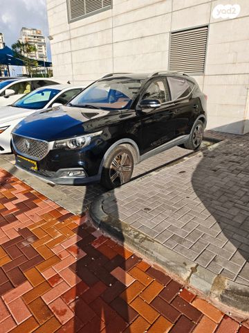 מודעת רכב אם ג'י ZS