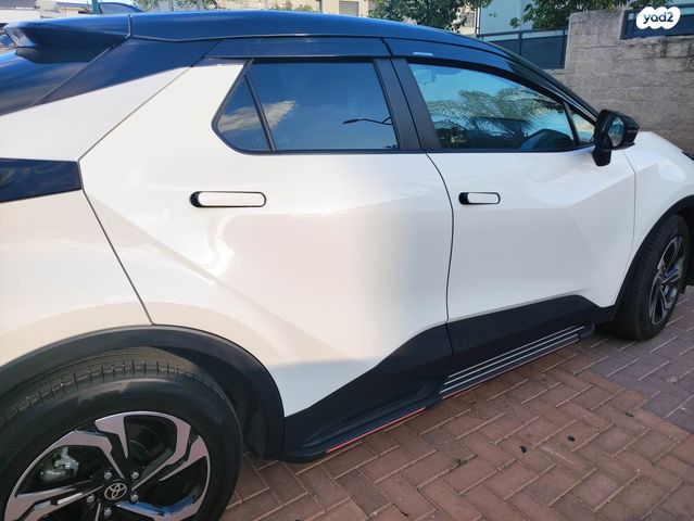 מודעת רכב טויוטה C-HR