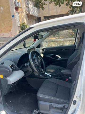 טויוטה יאריס קרוס