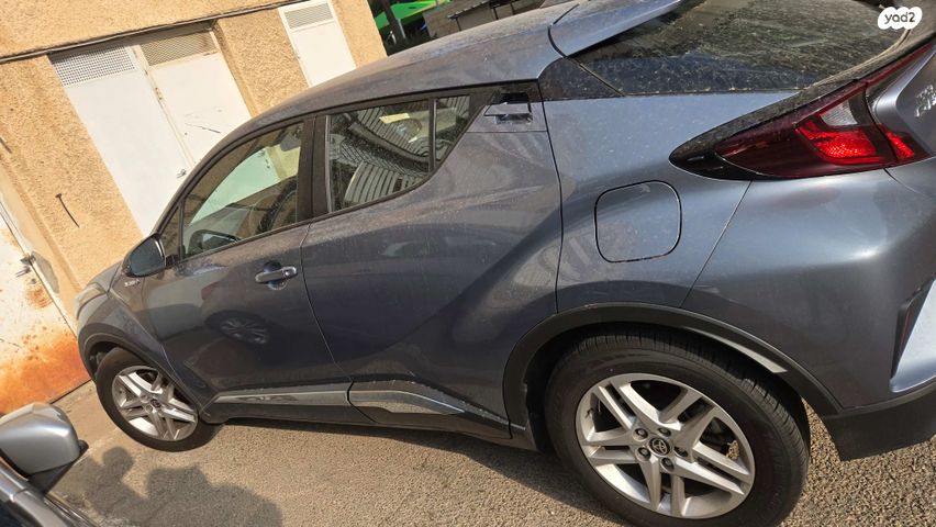 מודעת רכב טויוטה C-HR