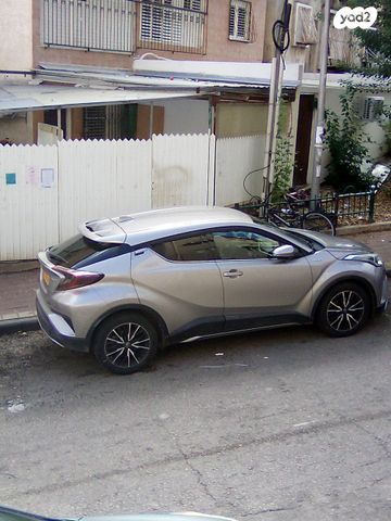 מודעת רכב טויוטה C-HR