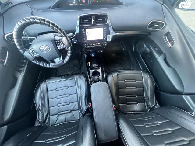 טויוטה פריוס