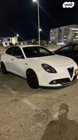 מודעת רכב אלפא רומיאו ג'ולייטה