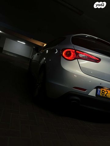 מודעת רכב אלפא רומיאו ג'ולייטה