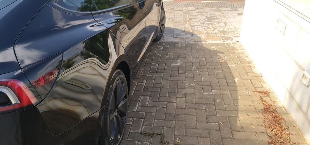 מודעת רכב טסלה מודל 3