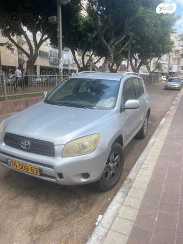 טויוטה RAV4