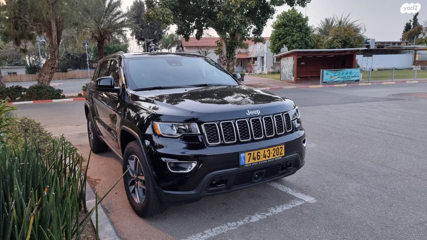 מודעת רכב ג'יפ גרנד צ'ירוקי