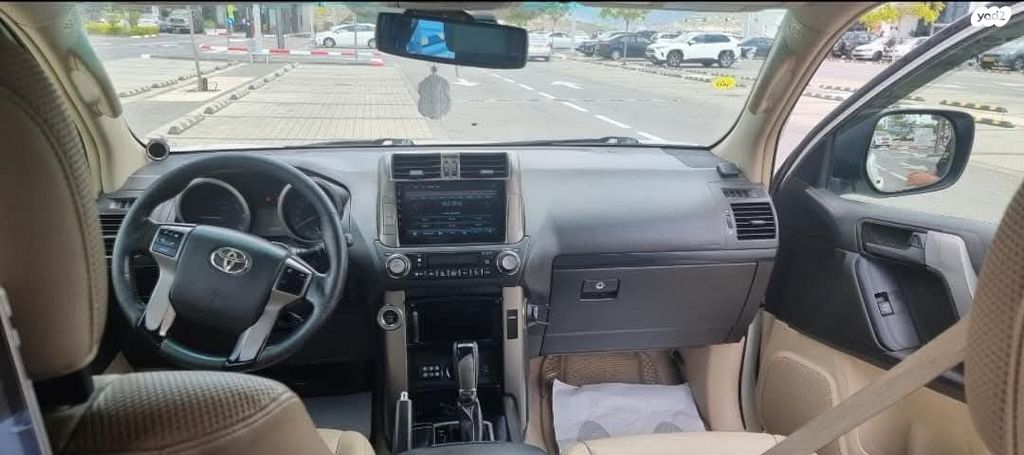 טויוטה לנד קרוזר