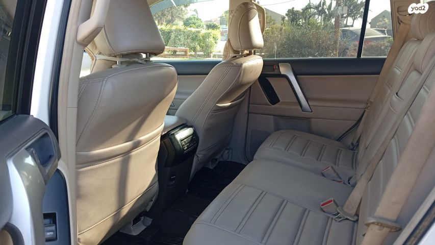 טויוטה לנד קרוזר