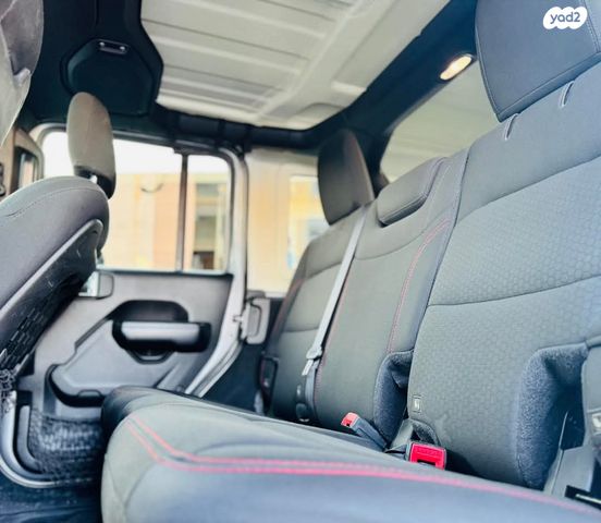 מודעת רכב ג'יפ רנגלר