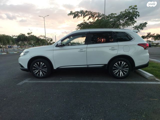 מיצובישי אאוטלנדר