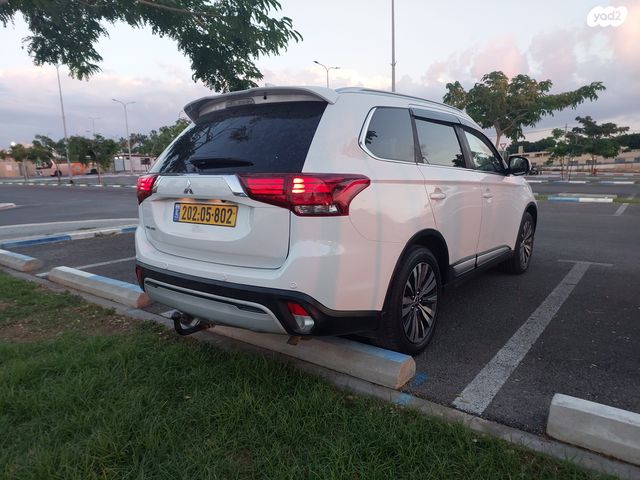 מיצובישי אאוטלנדר