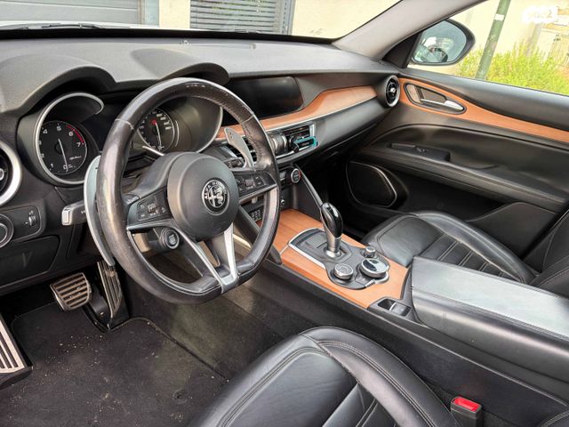 אלפא רומיאו סטלביו