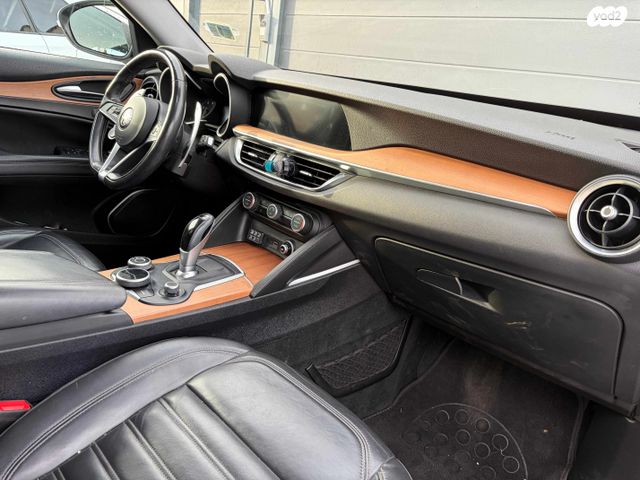 אלפא רומיאו סטלביו