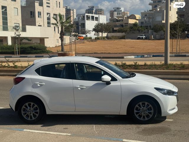 מודעת רכב מאזדה 2
