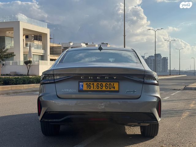 צ׳רי אריזו 8