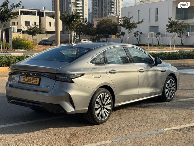 צ׳רי אריזו 8