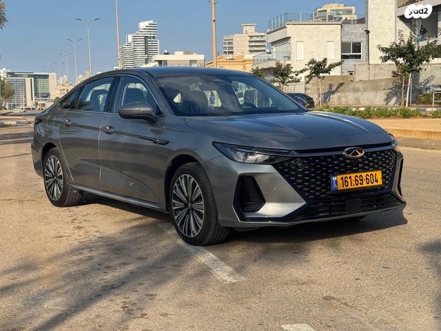 צ׳רי אריזו 8