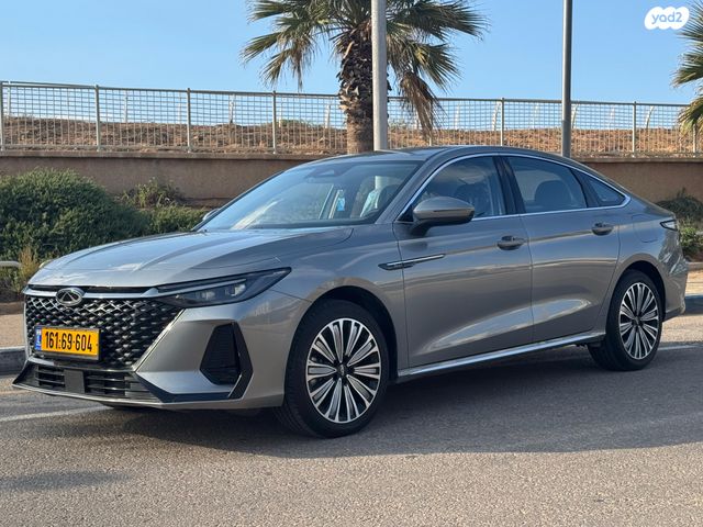 צ׳רי אריזו 8