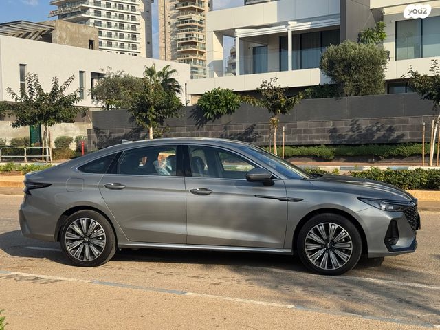 צ׳רי אריזו 8