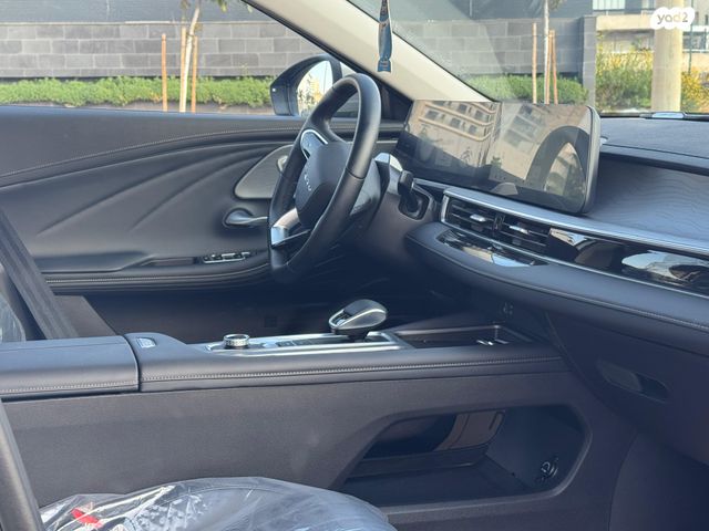 צ׳רי אריזו 8