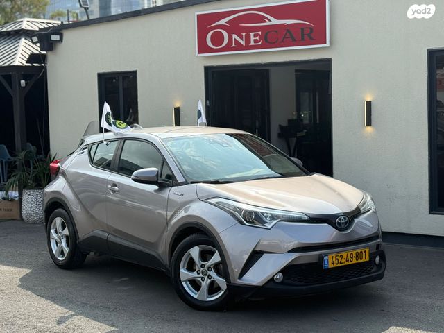 מודעת רכב טויוטה C-HR